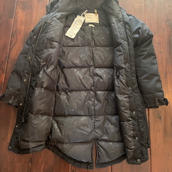 Aritzia Community Paradigm Parka - Picture 4 of 7